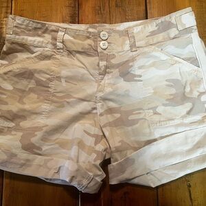 Sanctuary Standard Surplus White Camo Roll Shorts size 28